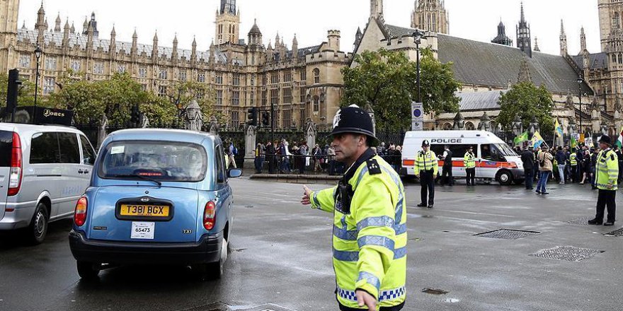 İngiltere'de polisin öldürdüğü kişi Müslüman çıktı