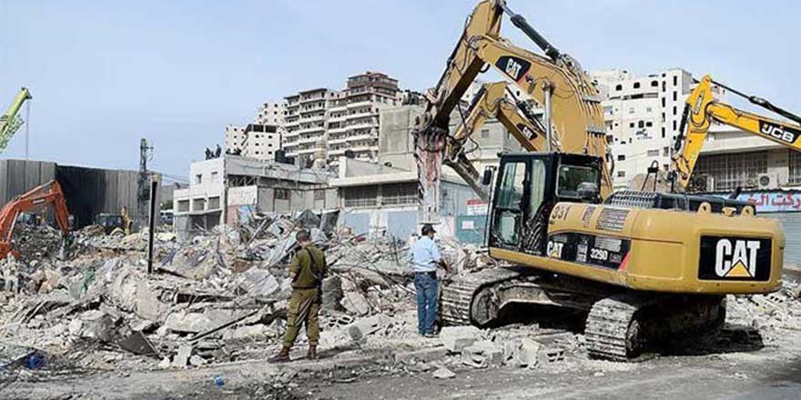 İsrail, 8 kişilik Filistinli ailenin yaşadığı evi yıktı