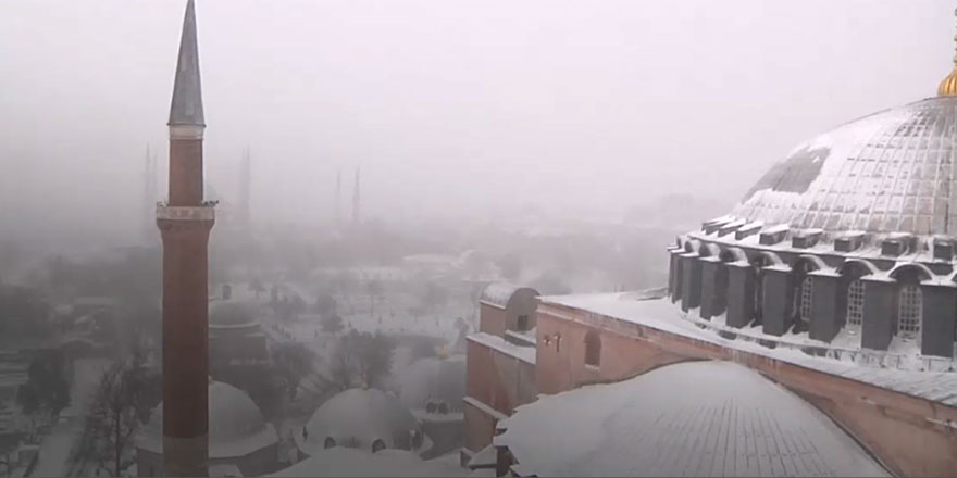 Ayasofya'nın minaresinden kar manzaraları