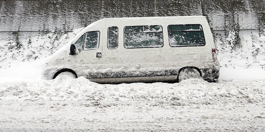 İstanbullulara 'Caddelere bırakılan araçları çekin' çağrısı