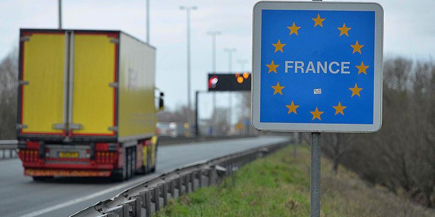 Fransa sınır polisinin İslam karşıtı yazışması tepki topladı