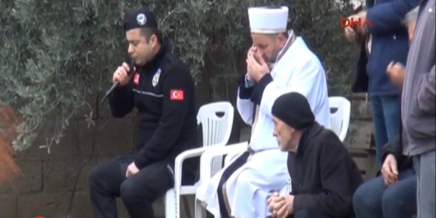 Polis memuru Şehit Astsubay için Kur'an okudu