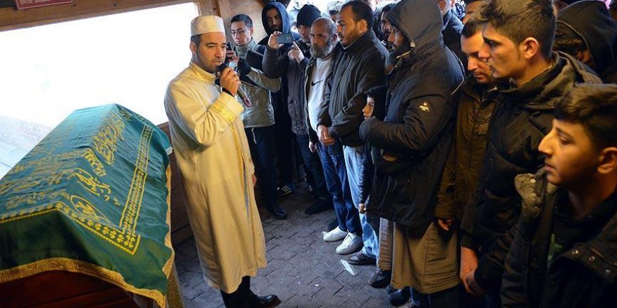 Almanya'da darbedilerek öldürülen Suriyeli son yolculuğuna uğurlandı