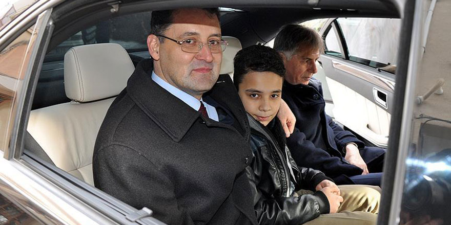 Bir tweet attı, kapısına makam aracı geldi