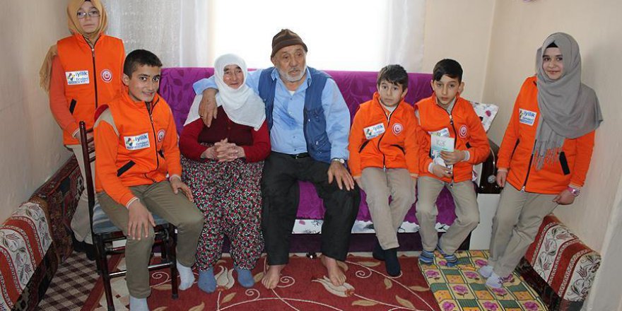 Ortaokul öğrencilerinden oluşan 'iyilik timi' iş başında