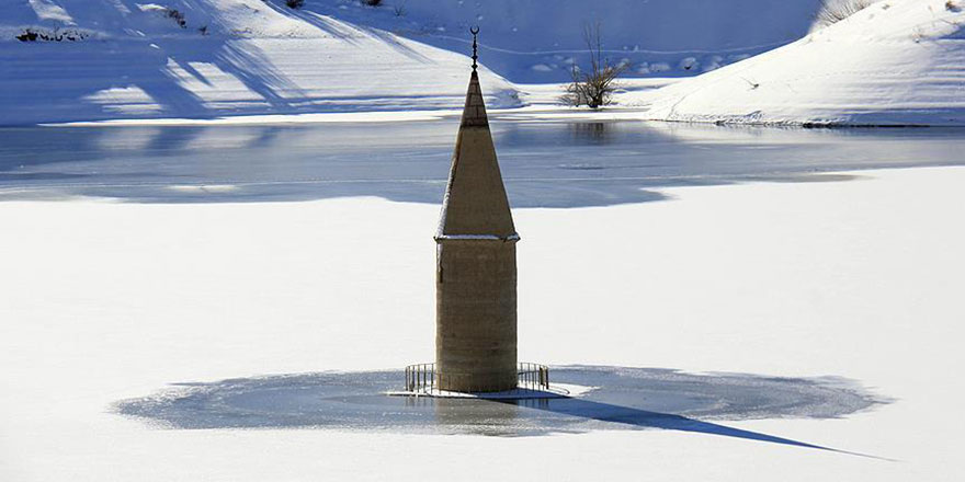 Su çekildi minare ortaya çıktı