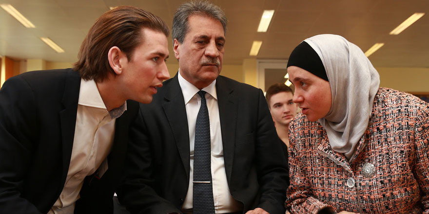 Din ve devlet işlerini sadece başörtü olunca ayırıyor