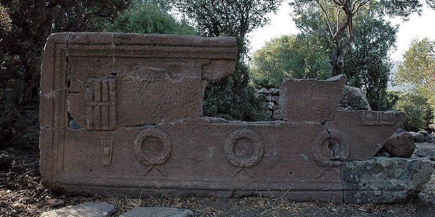 Manisa'da 2 bin 200 yılık 'okul müdürü' lahiti bulundu