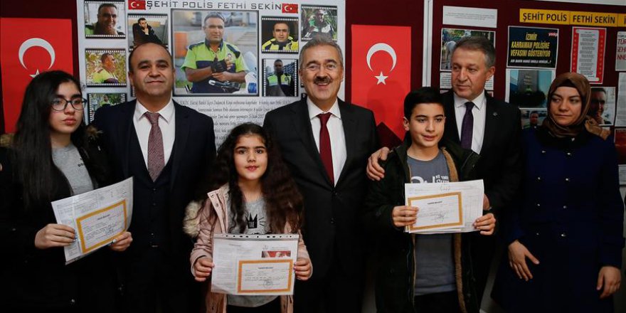 Şehit polis memuru Sekin'in çocukları karnelerini aldı