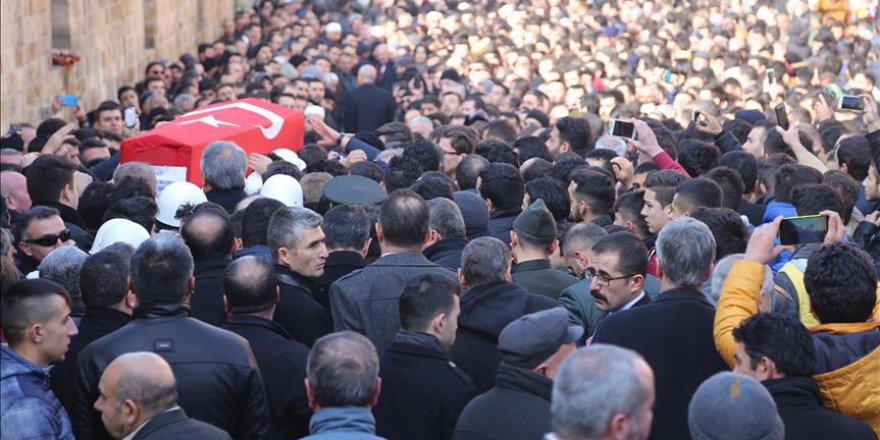 Şehit polis memuru Furkan Demir toprağa verildi