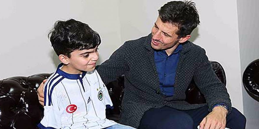 Emre Belözoğlu, engelli sporcularla buluştu