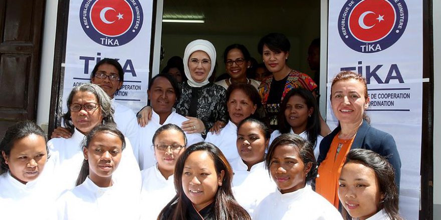 Emine Erdoğan, Madagaskar'da kadın eğitim merkezinin açılışını yaptı