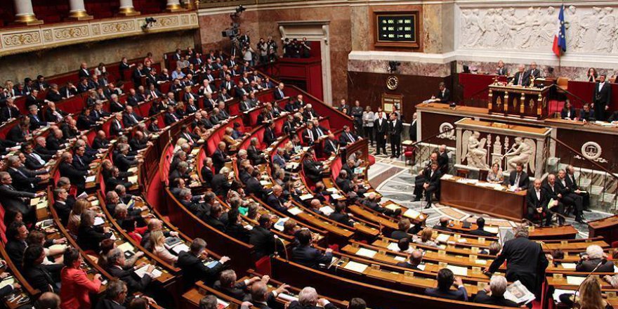 Fransa milletvekilleri 'yakın akraba danışmanlarını' tartışıyor