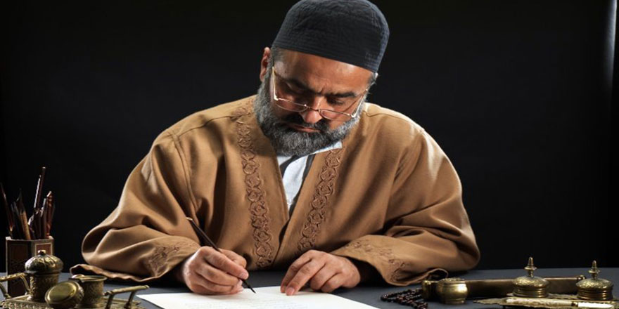 Hattat Hüseyin Kutlu camiyi merkeze almak için çalışıyor