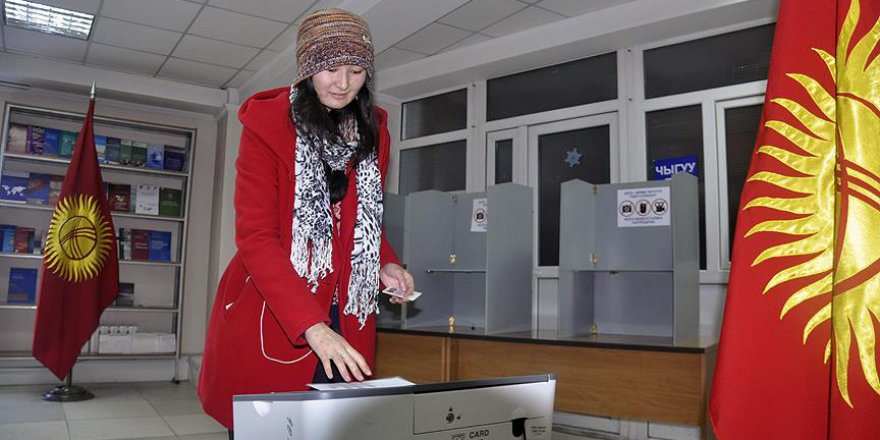 Kırgızistan'da yeni anayasa onaylandı