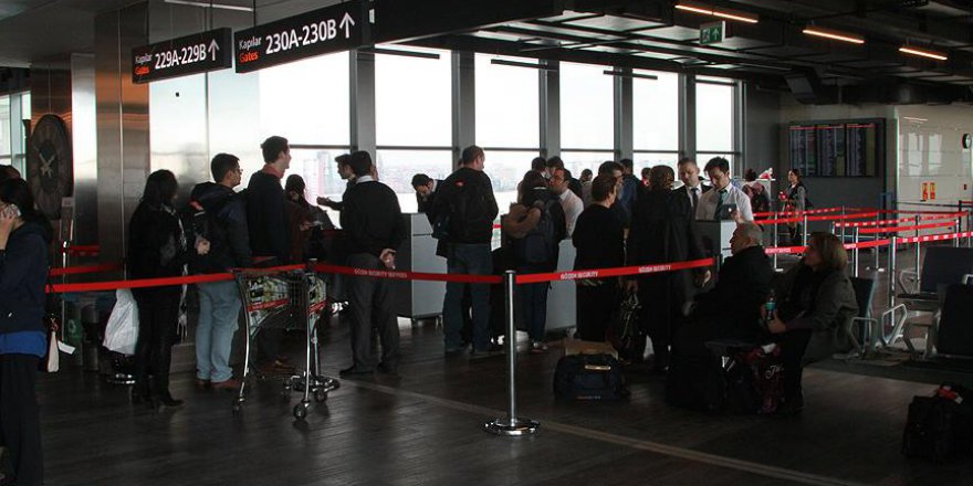 Trump'ın göçmen kararı yolcuların seyahatine engel oldu