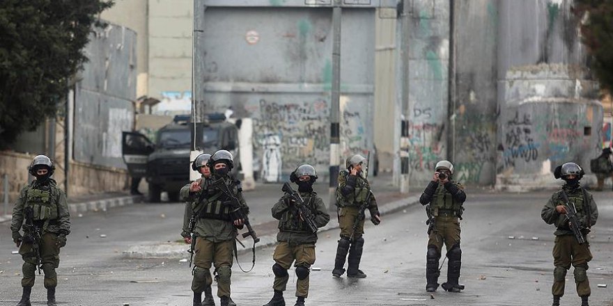 İsrail Batı Şeria'da 22 Filistinliyi gözaltına aldı