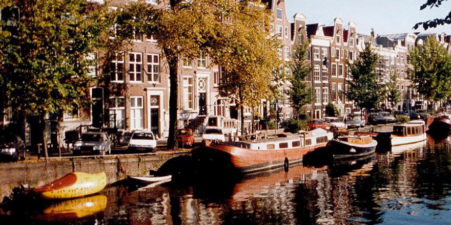 Hollanda'daki bazı camiler geçici olarak ibadete kapatılacak