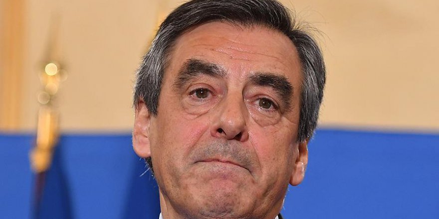 Fransa'da cumhurbaşkanı adayı Fillon'a savcıdan kötü haber