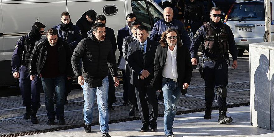 Yunanistan'a kaçan darbeci askerlerin gözaltı süreleri uzatıldı