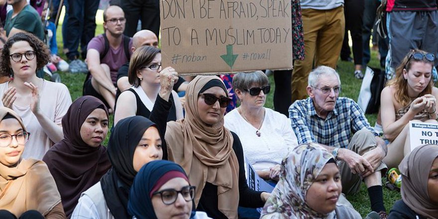 Avustralya’da Trump’ın vize yasağı protesto edildi
