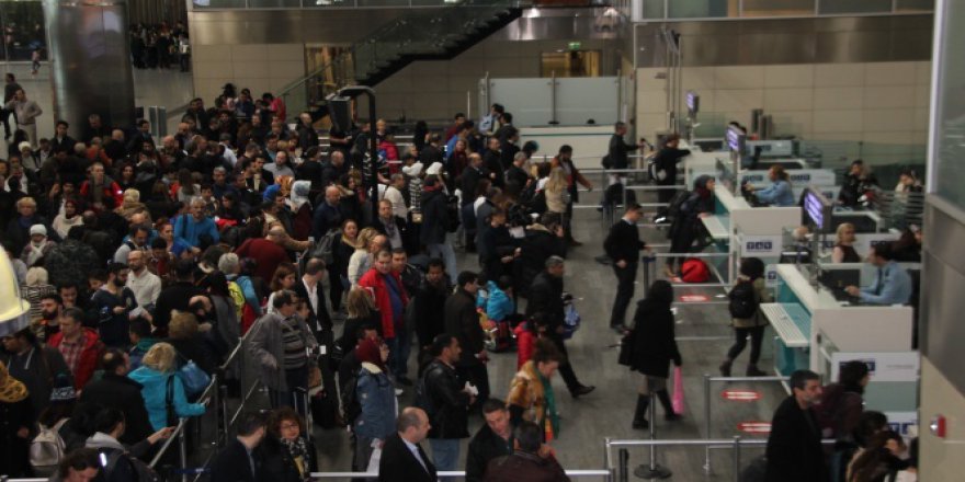 Yasaklı ülkelerin yolcuları ABD’ye alınmaya başlandı