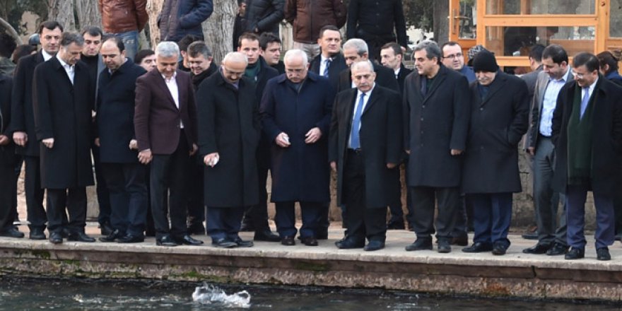 Bakan Elvan Balıklıgöl’ü gezdi