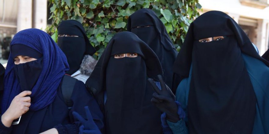 Fas'ta 'burka' yasağı protesto edildi