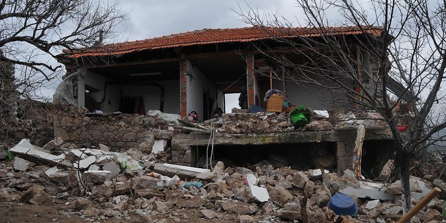 Kınık: Çanakkale'deki depremlerde 298 ev zarar gördü