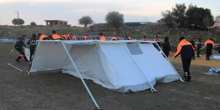 Depremzedelerin yaraları sarılıyor