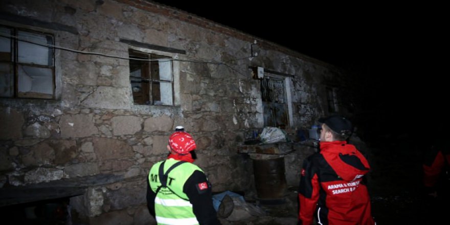 Korkutan deprem açıklaması! Evlerinize girmeyin