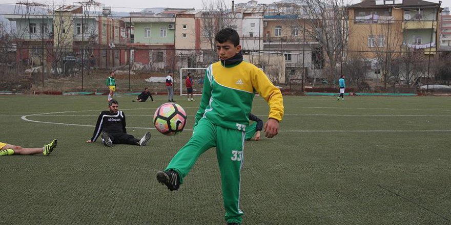 İşitme engelli genç futbolcunun hedefi milli takım