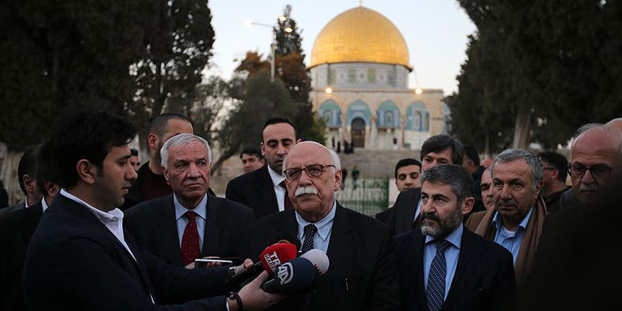 Bakan Avcı, Mescid-i Aksa'da namaz kıldı mesaj verdi