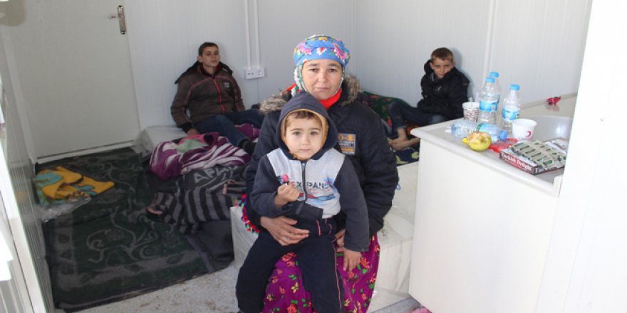 Depremzedeler konteynerlere yerleşiyor