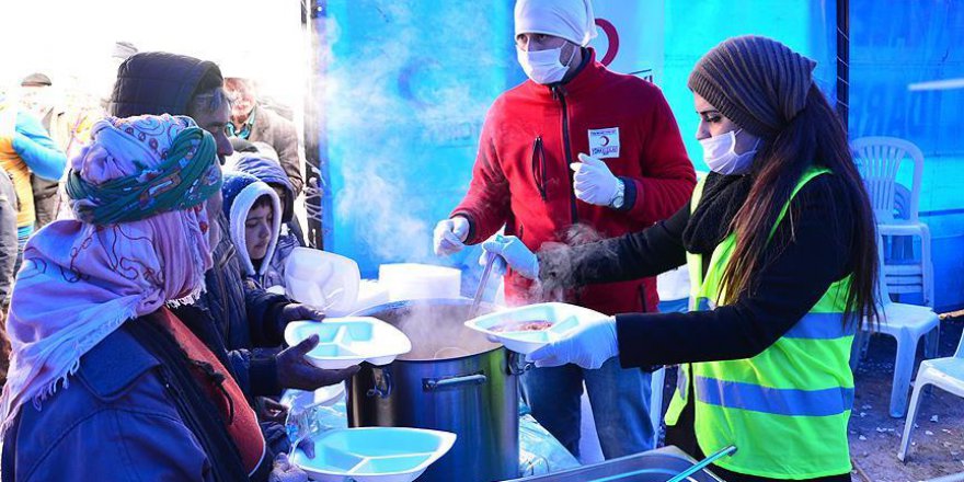 Çanakkale'de depremzedelere günde 12 bin kişilik yemek çıkarılıyor