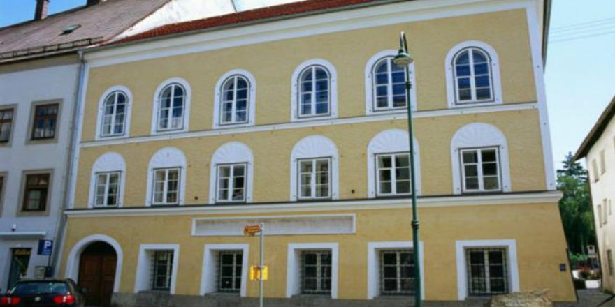 Polis sahte Hitler’in peşinde