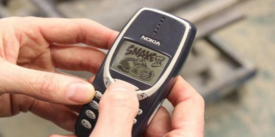 Vefanın böylesi!17 yıldır aynı telefonu kullanıyor