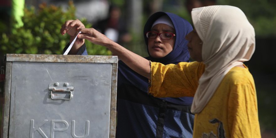 Endonezyalılar sandık başına gitti
