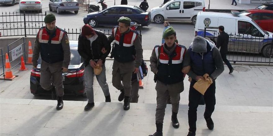 Cumhurbaşkanı’na hakaretten 3 kişi tutuklandı