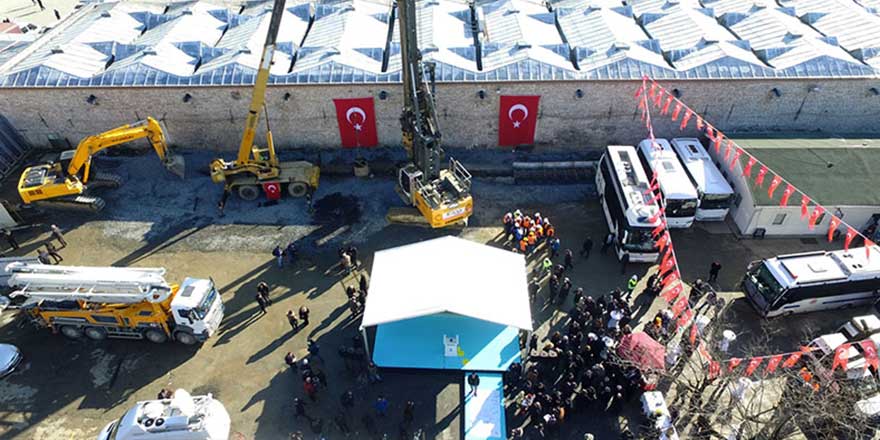 Taksim caminin temeli Kur'an ve dua ile atıldı
