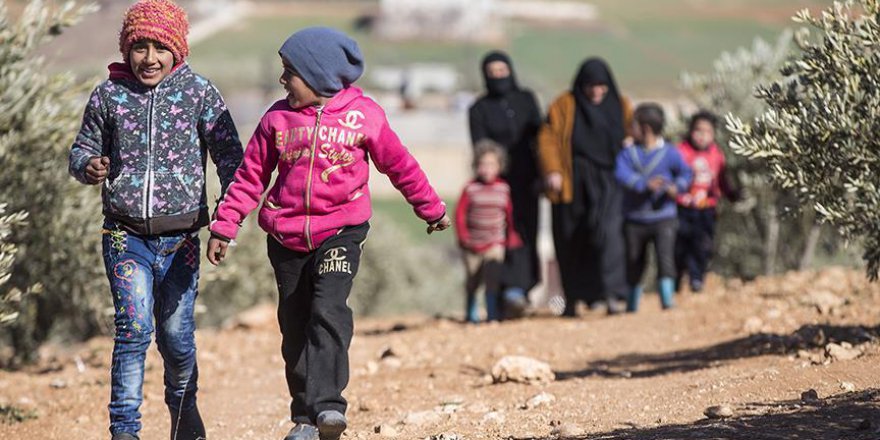 Bab'dan kaçan Suriyelilere yardım