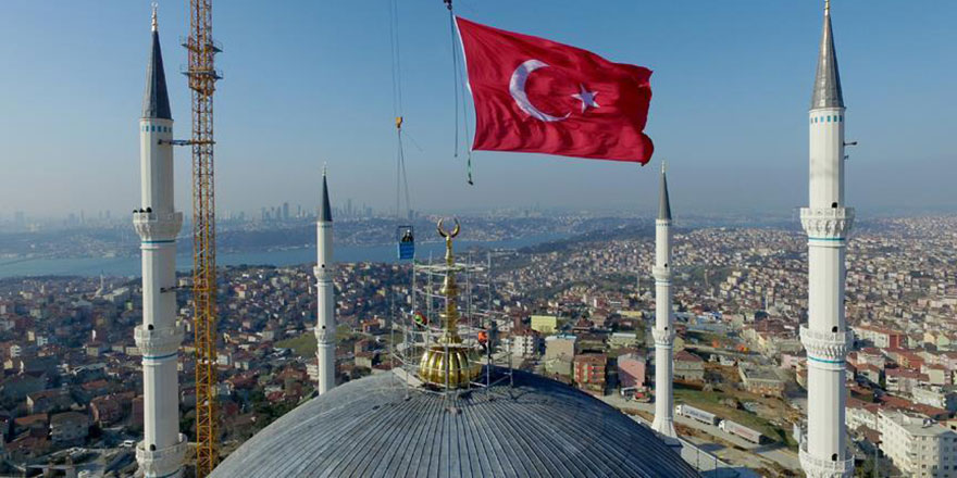 7,77 metre yüksekliğinde 4,5 ton ağırlığında