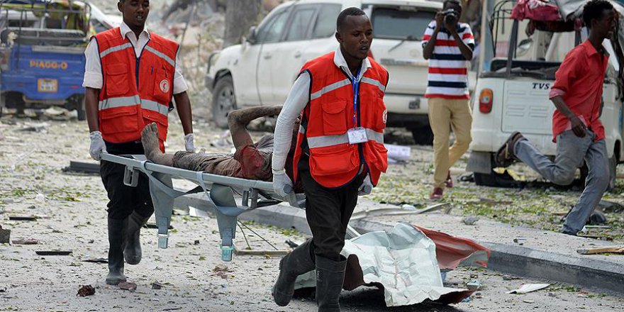 Somali'de pazar yerine bombalı saldırı: 20 ölü