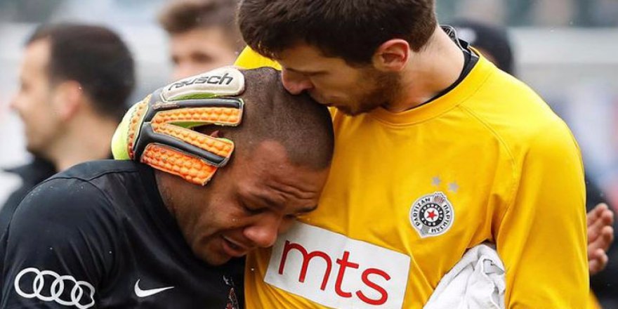 Irkçı Tezahürat Ünlü Futbolcu'yu ağlattı