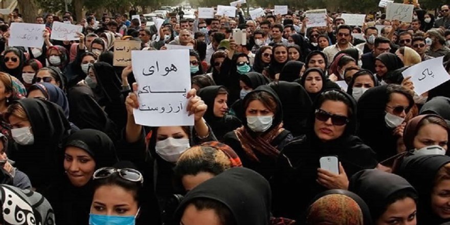 İran'da gösteriler büyüyor