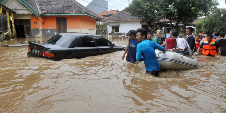 Endonezya'da 'sel' alarmı devam ediyor