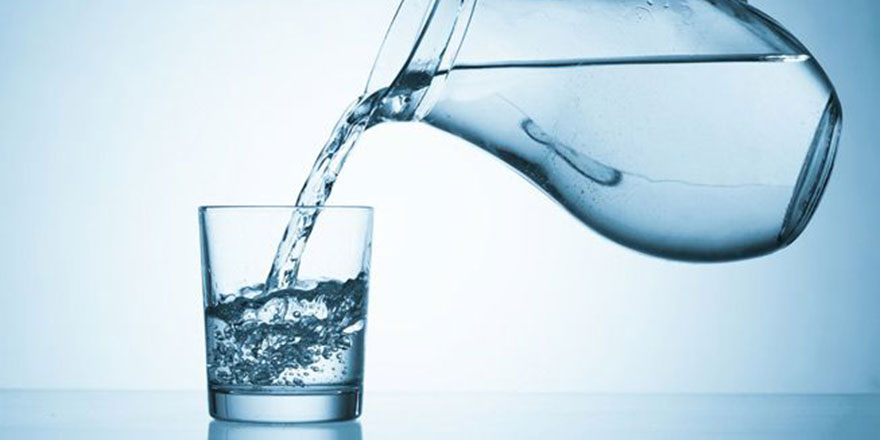 Ağız kokusunun çözümü bol su içmek