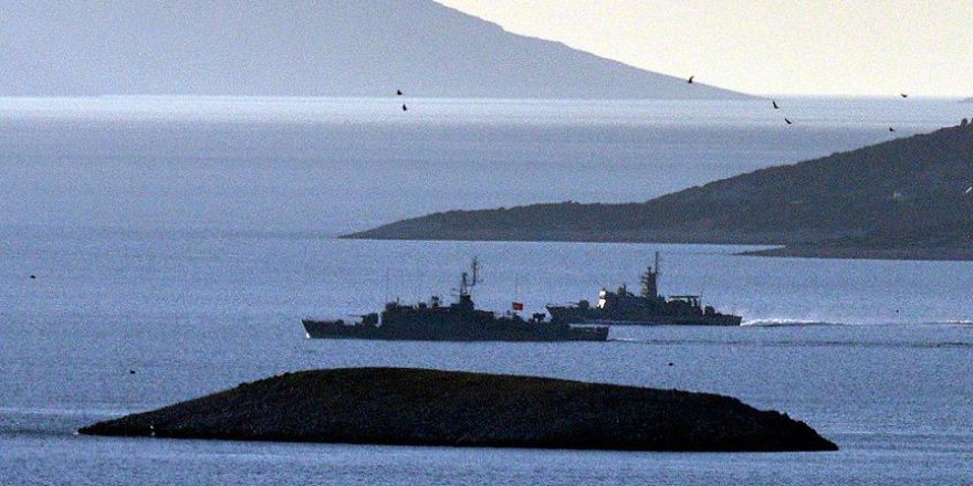 Türk ve Yunan savaş gemileri burun buruna geldi