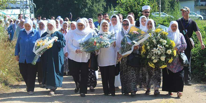 Srebrenitsalı annelerden soykırım davasına destek
