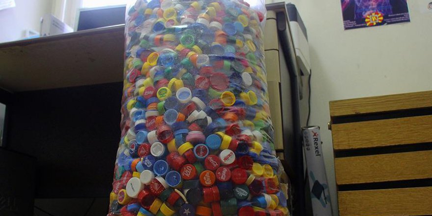 Topladıkları her kapak engellilere umut oluyo